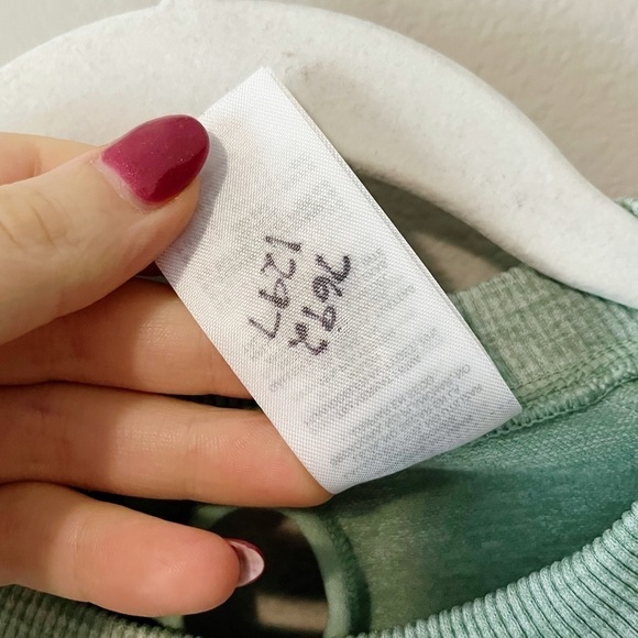 Gymshark Women’s Light Green Camo Print Long Sleeve Crop Workout Top Sz Medium - Picture 9 of 9